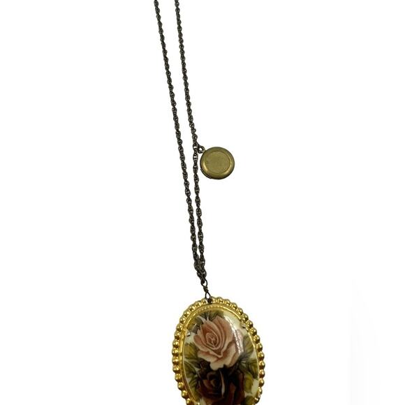 Handmade Vintage Inspired Flower Cameo Compact Delicate Gold Chain Necklace - Picture 4 of 8